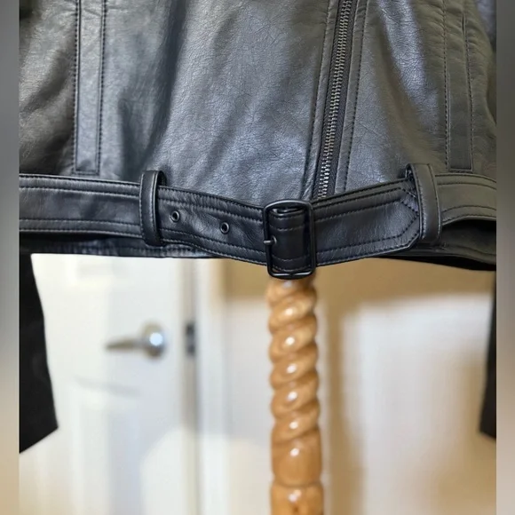 NWOT Hollister Black Faux Leather Moto Jacket Size Small - Picture 4 of 5